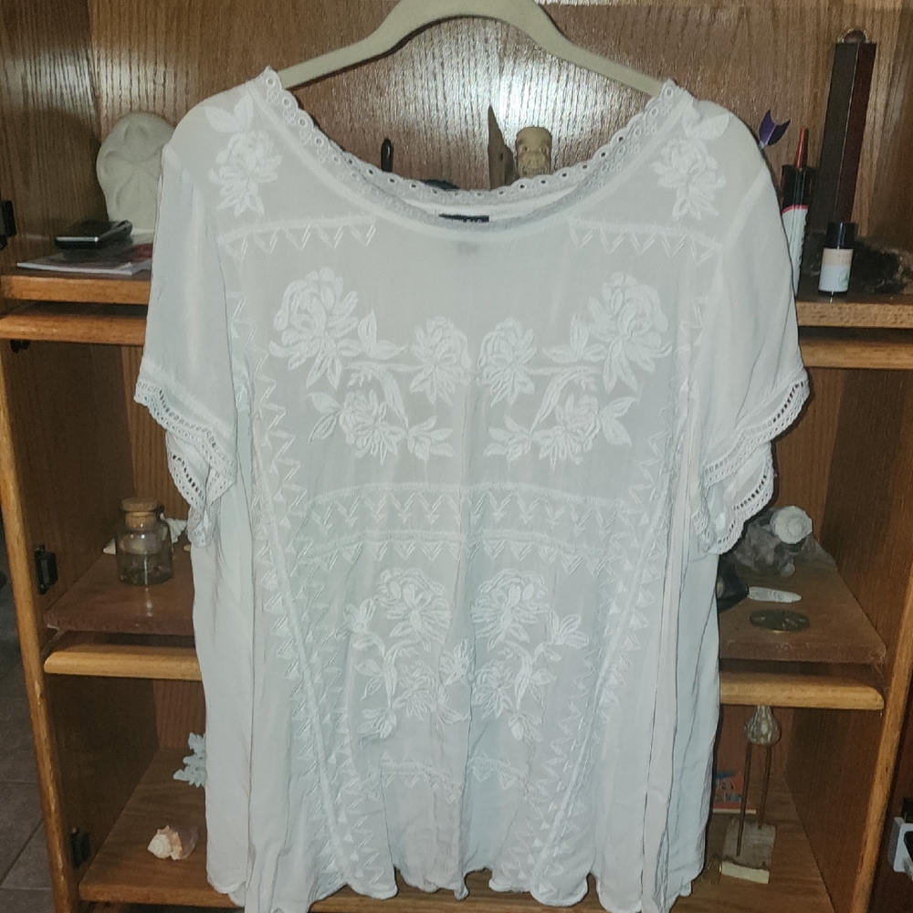 Torrid White Floral Embroidered Blouse